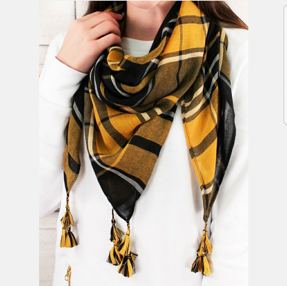 Plaid squarescarf